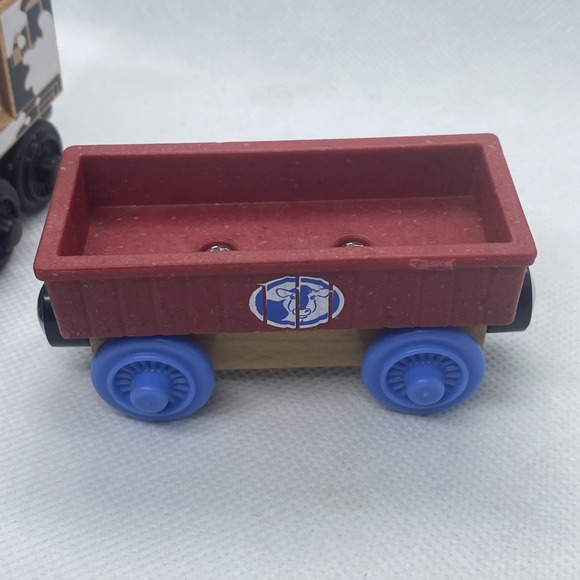 Thomas & Friends Wooden Railway Dairy Diesel And Dairy Car Train - Picture 6 of 8